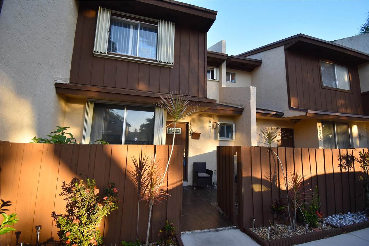 1203 Hampton Blvd - Photo 1