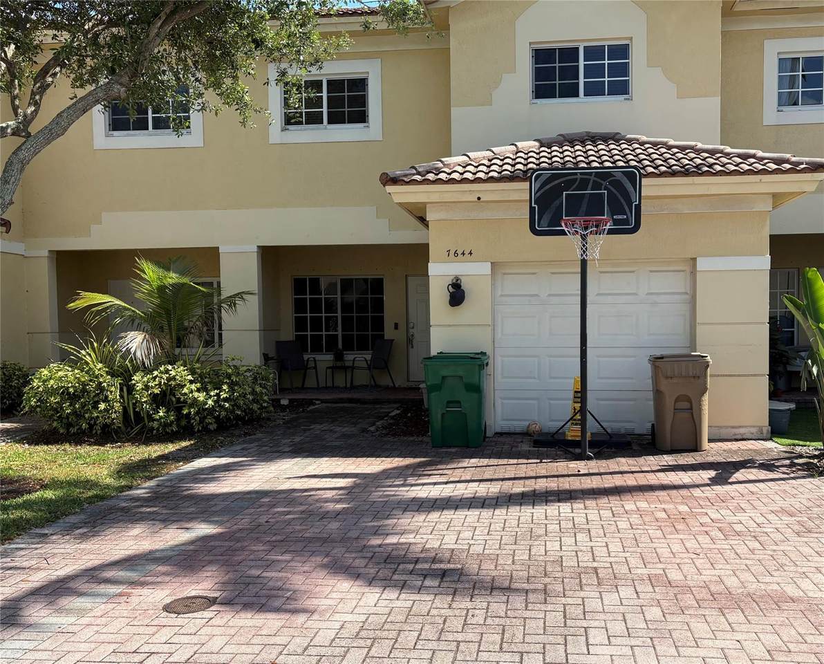 7644 Stonecreek Cir - Photo 1