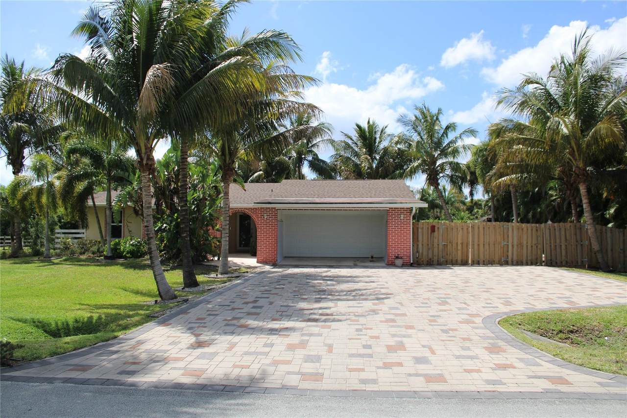 861 116th Ave - Photo 1