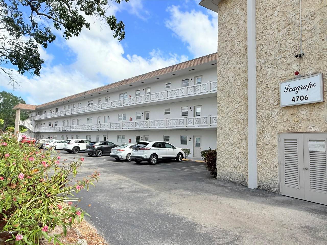 4706 36th St - Photo 1