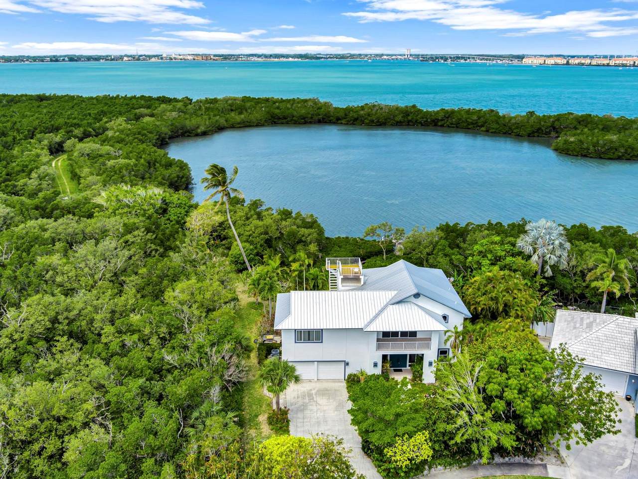 1700 Coconut Dr - Photo 1