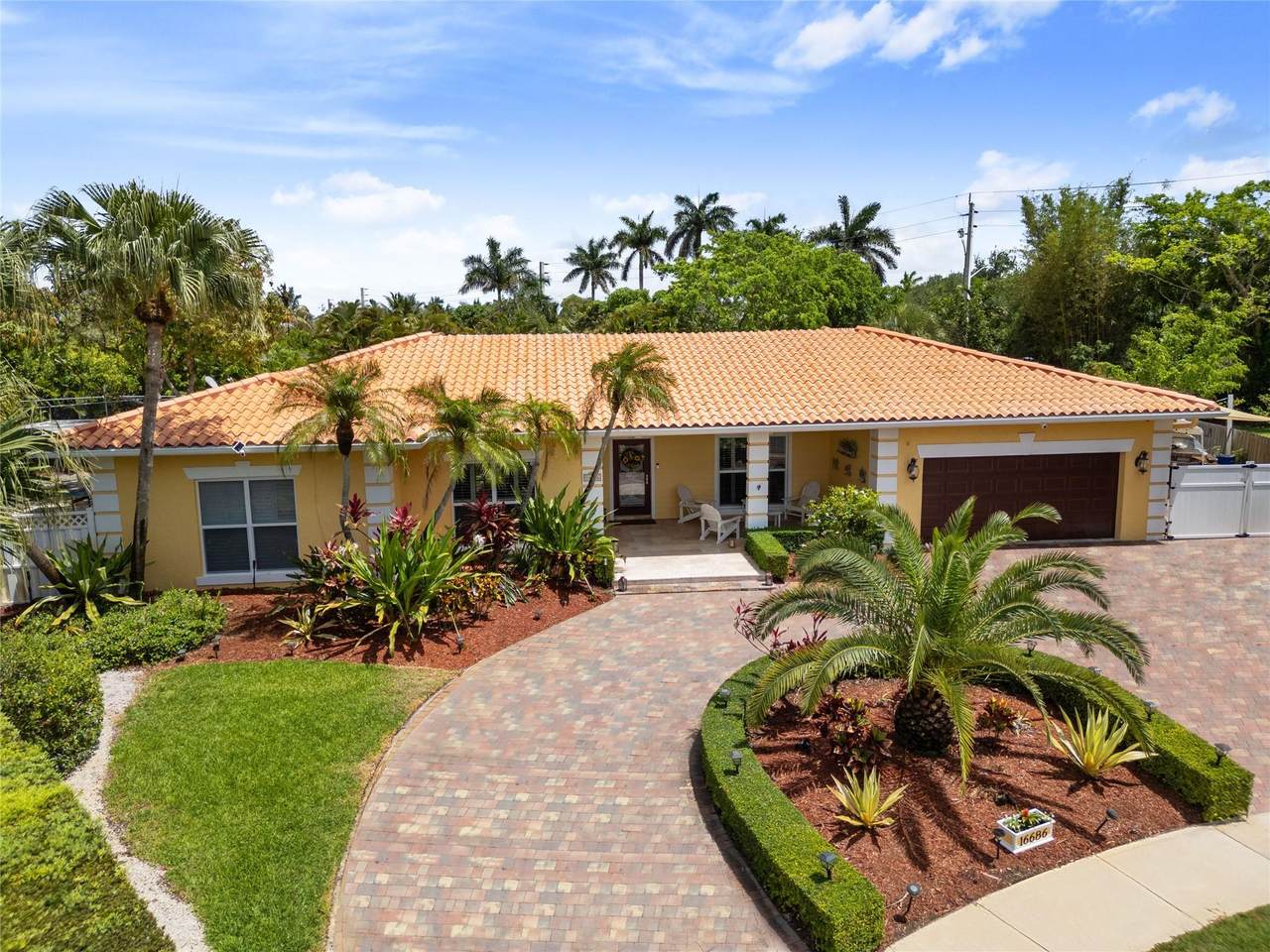 16686 Golfview Dr - Photo 1