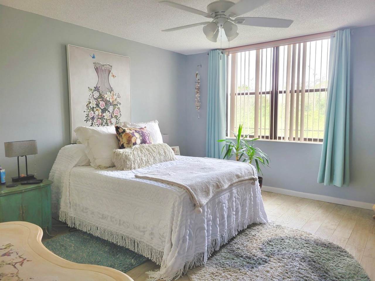 https://bt-photos.global.ssl.fastly.net/beaches/1280_boomver_1_F10501201-2.jpg