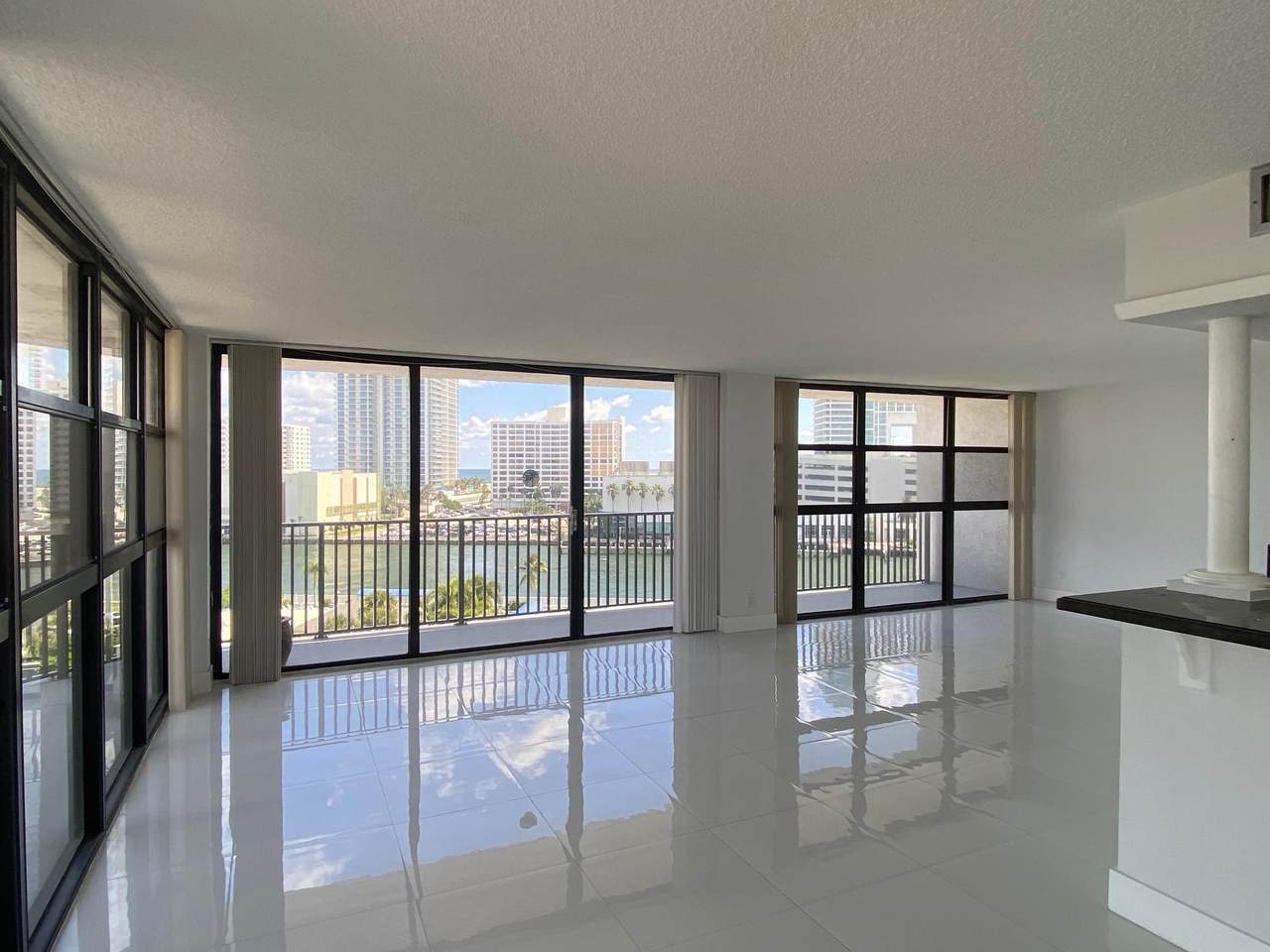 400 Leslie Dr - Photo 1