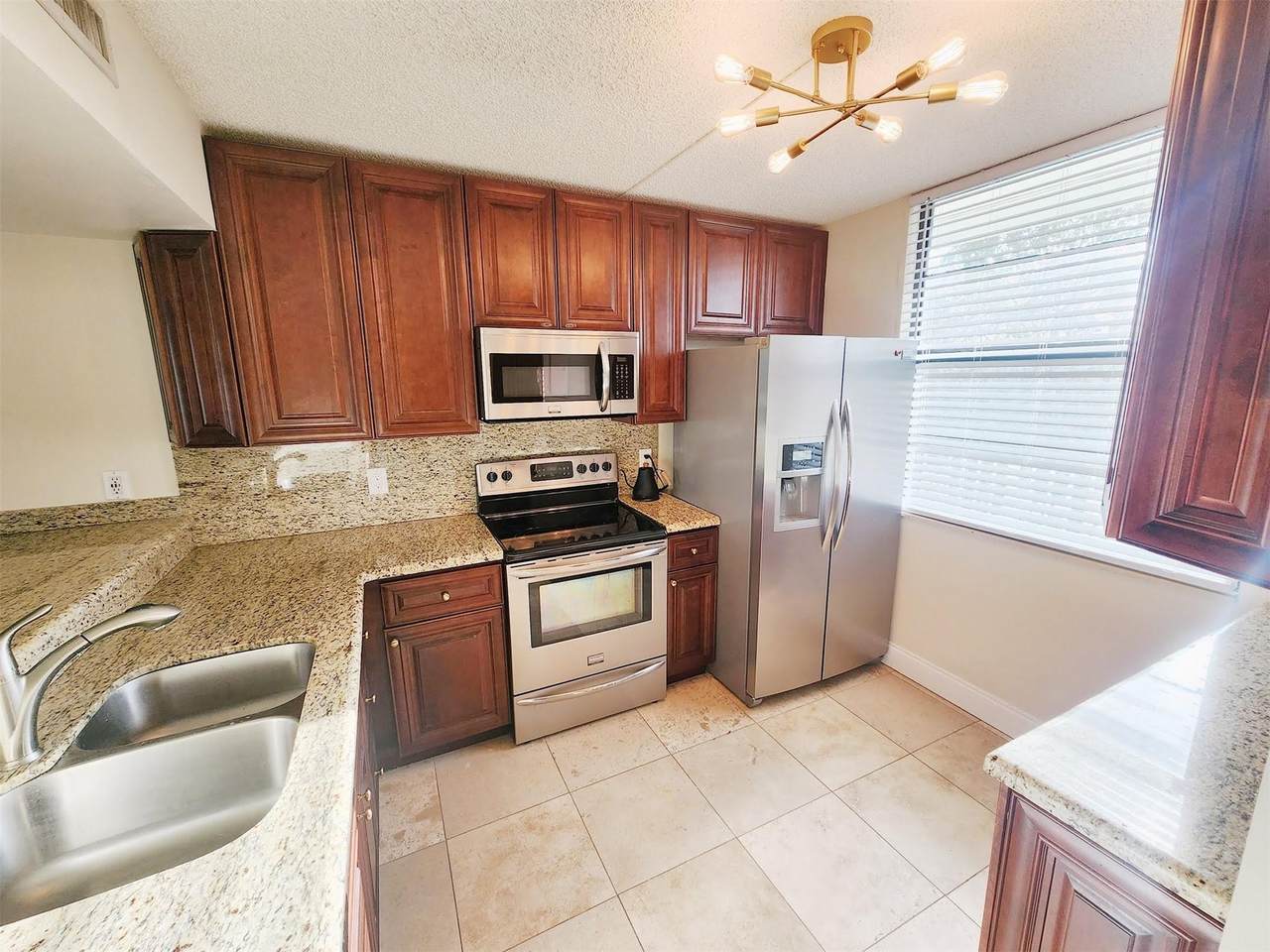 1713 Whitehall Dr - Photo 1