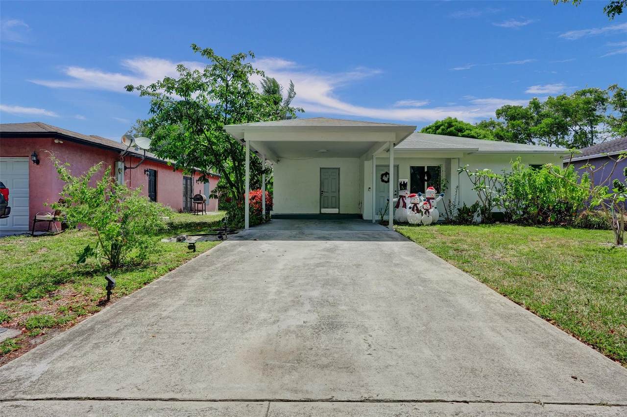 1590 7th Ln - Photo 1