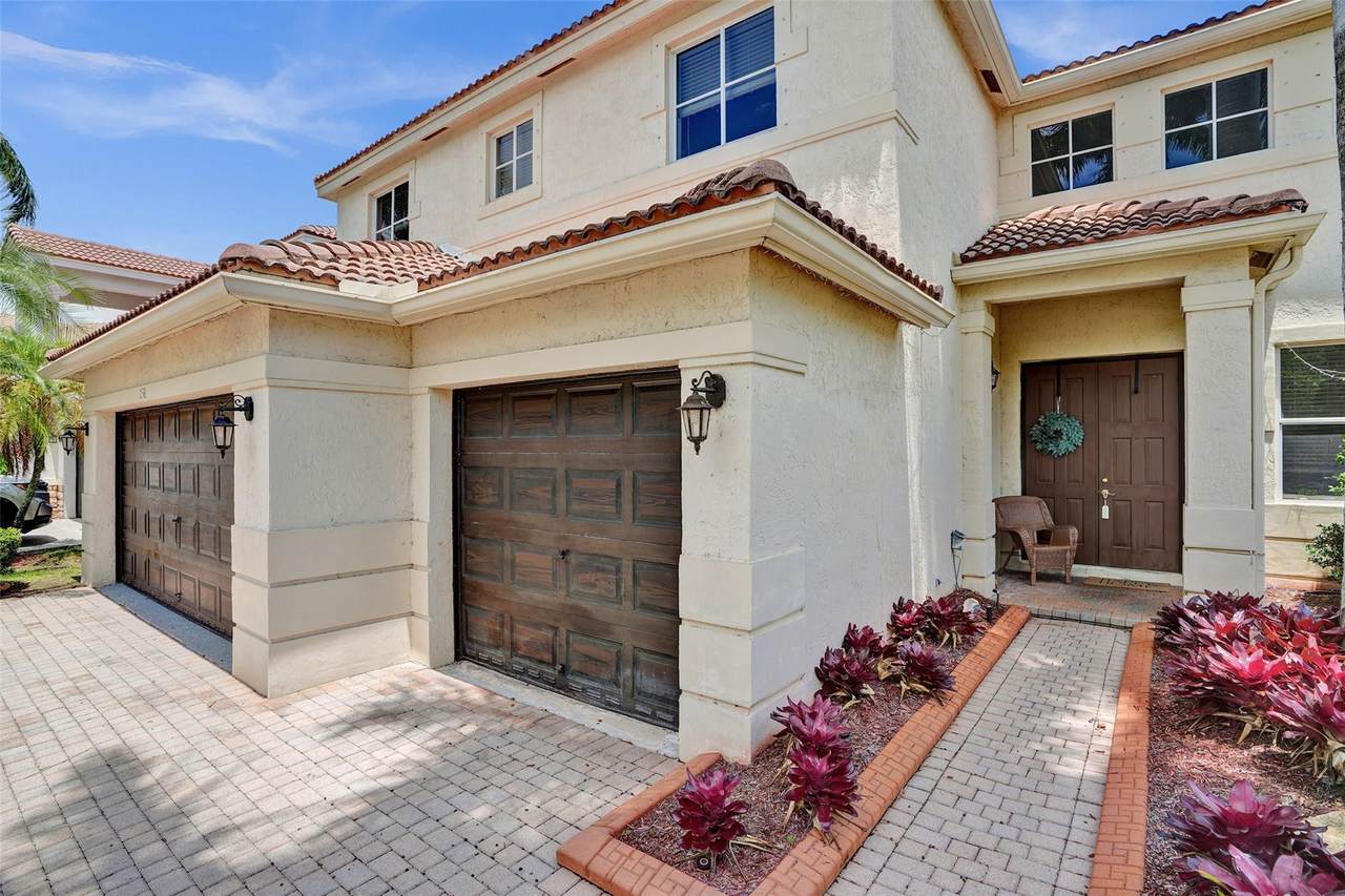 736 Tulip Cir - Photo 1