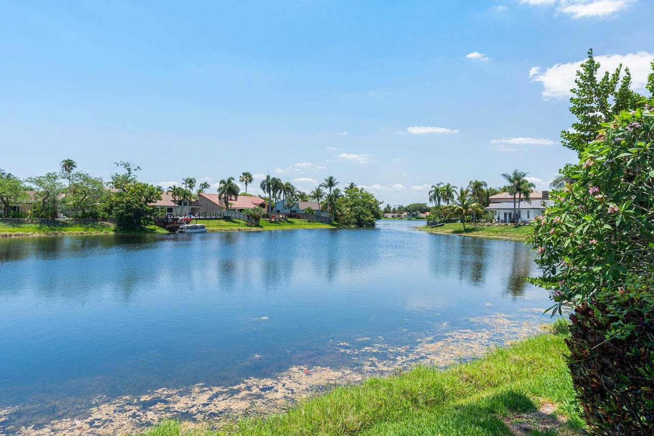 11330 Lake Shore Dr - Photo 1