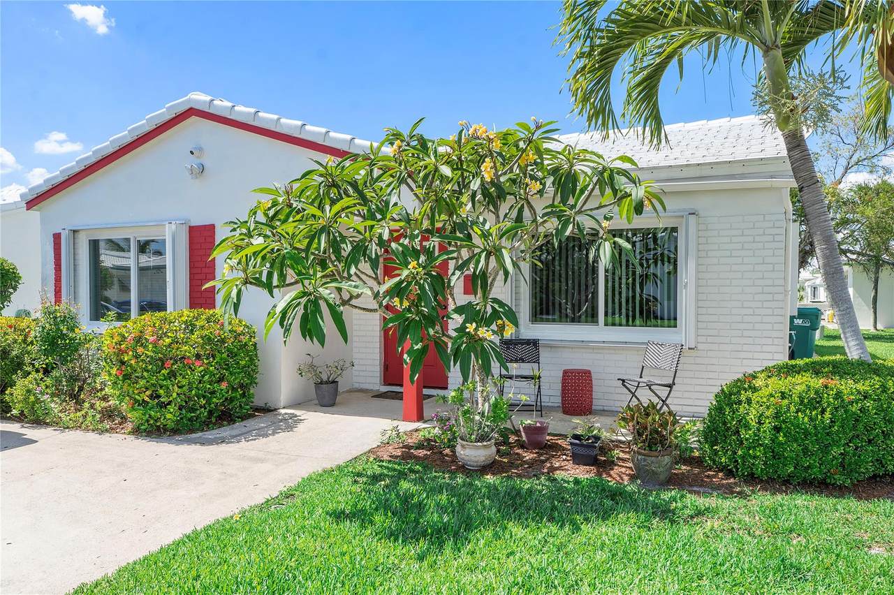 6607 74TH PL - Photo 1