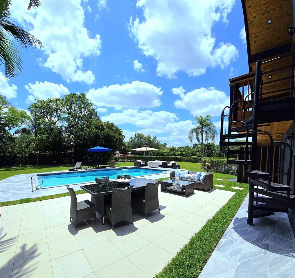https://bt-photos.global.ssl.fastly.net/beaches/orig_boomver_1_F10504170-2.jpg