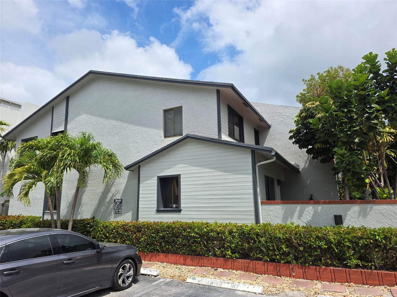 817 12th Ct - Photo 1