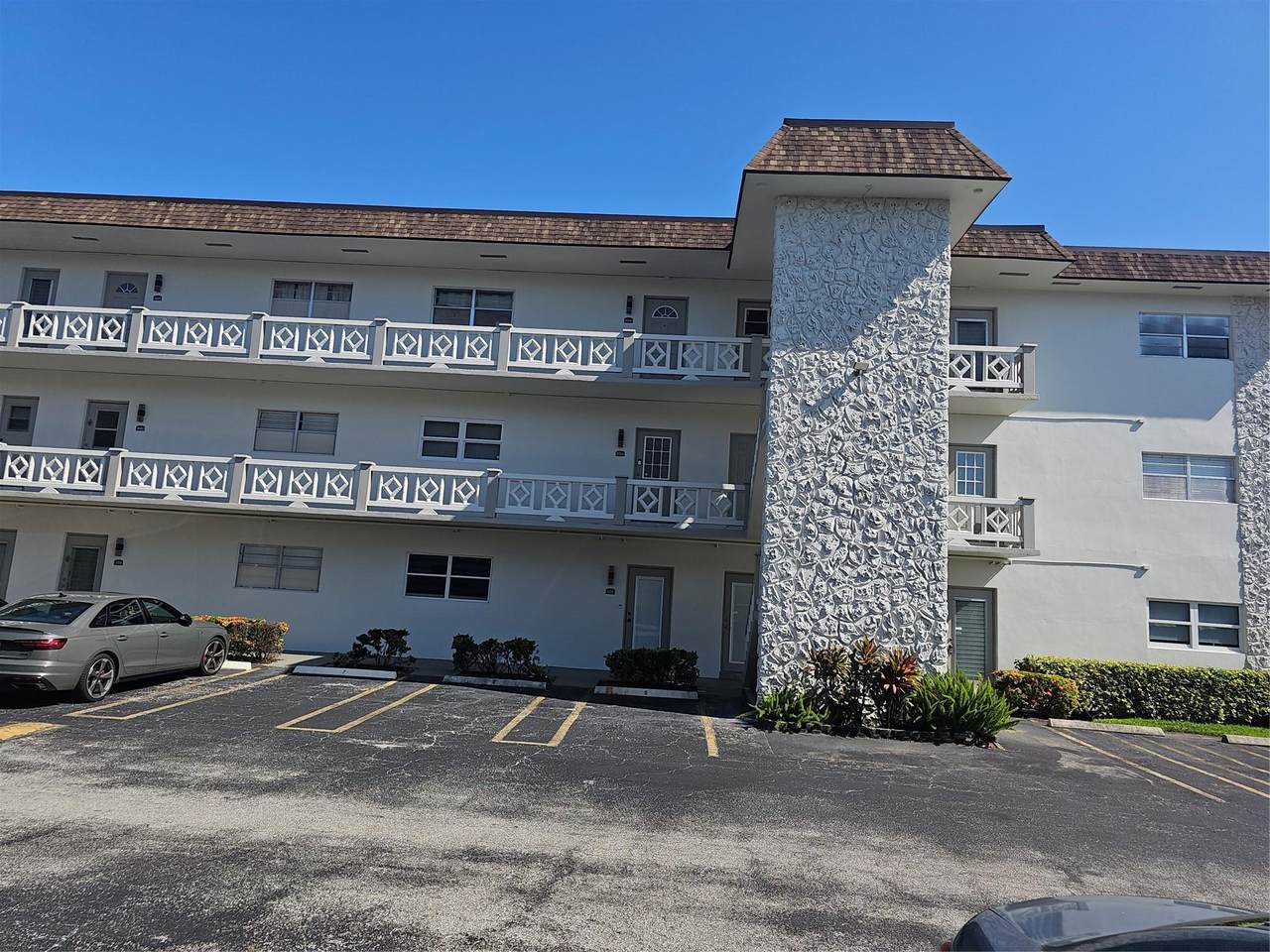 5171 Oakland Park Blvd - Photo 1