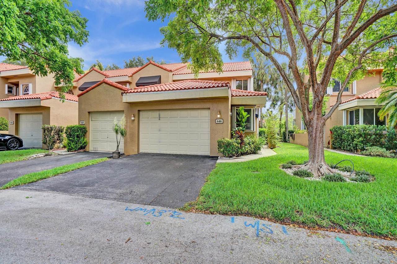 646 University Dr - Photo 1