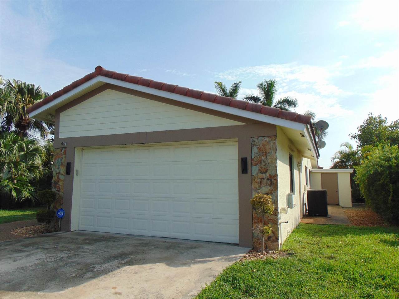 595 River Dr - Photo 1