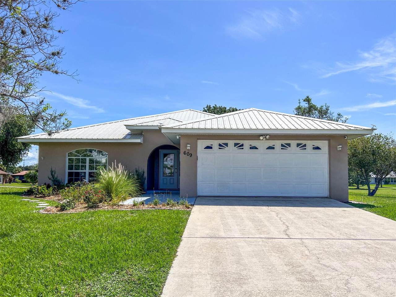 609 Limetree Dr - Photo 1