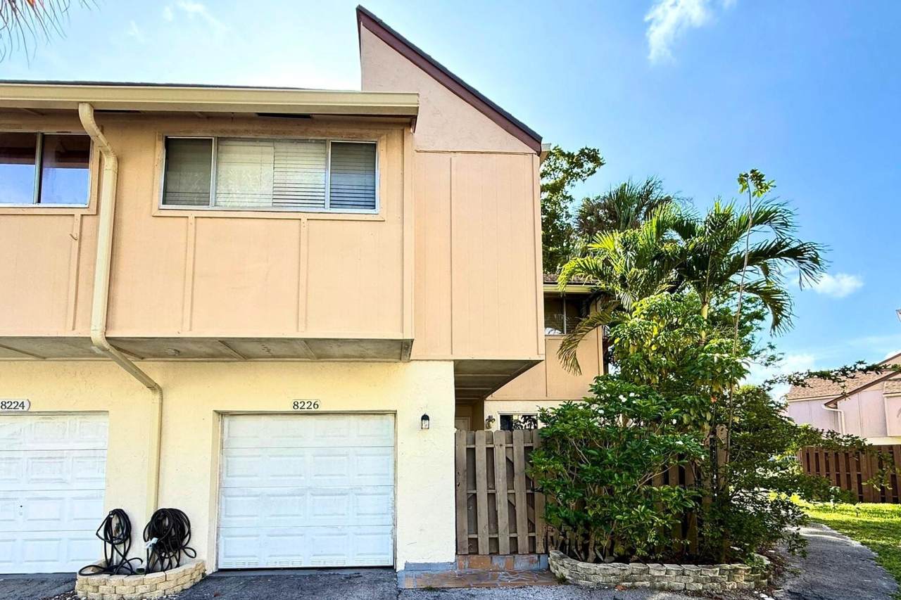 8226 8th Pl - Photo 1