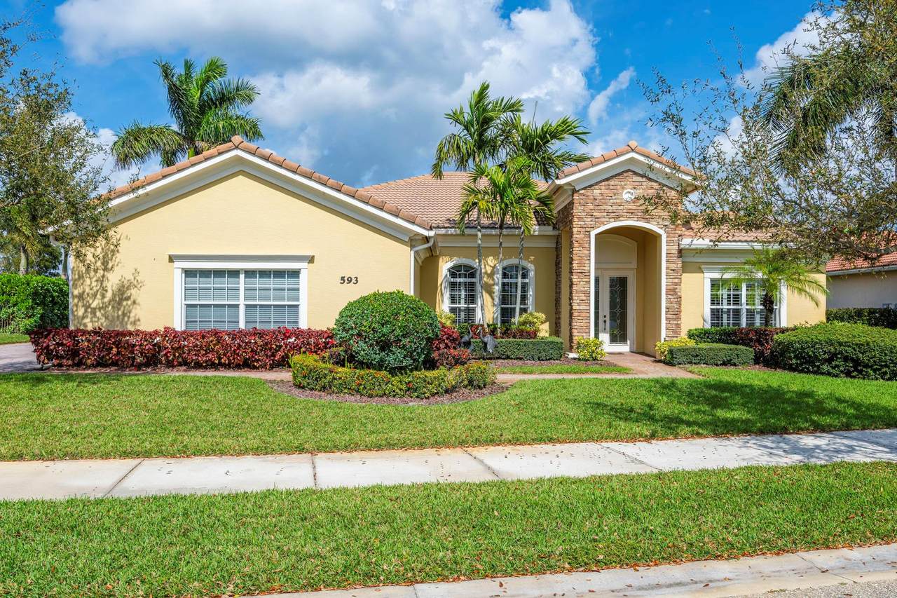 593 Tres Belle Circle - Photo 1