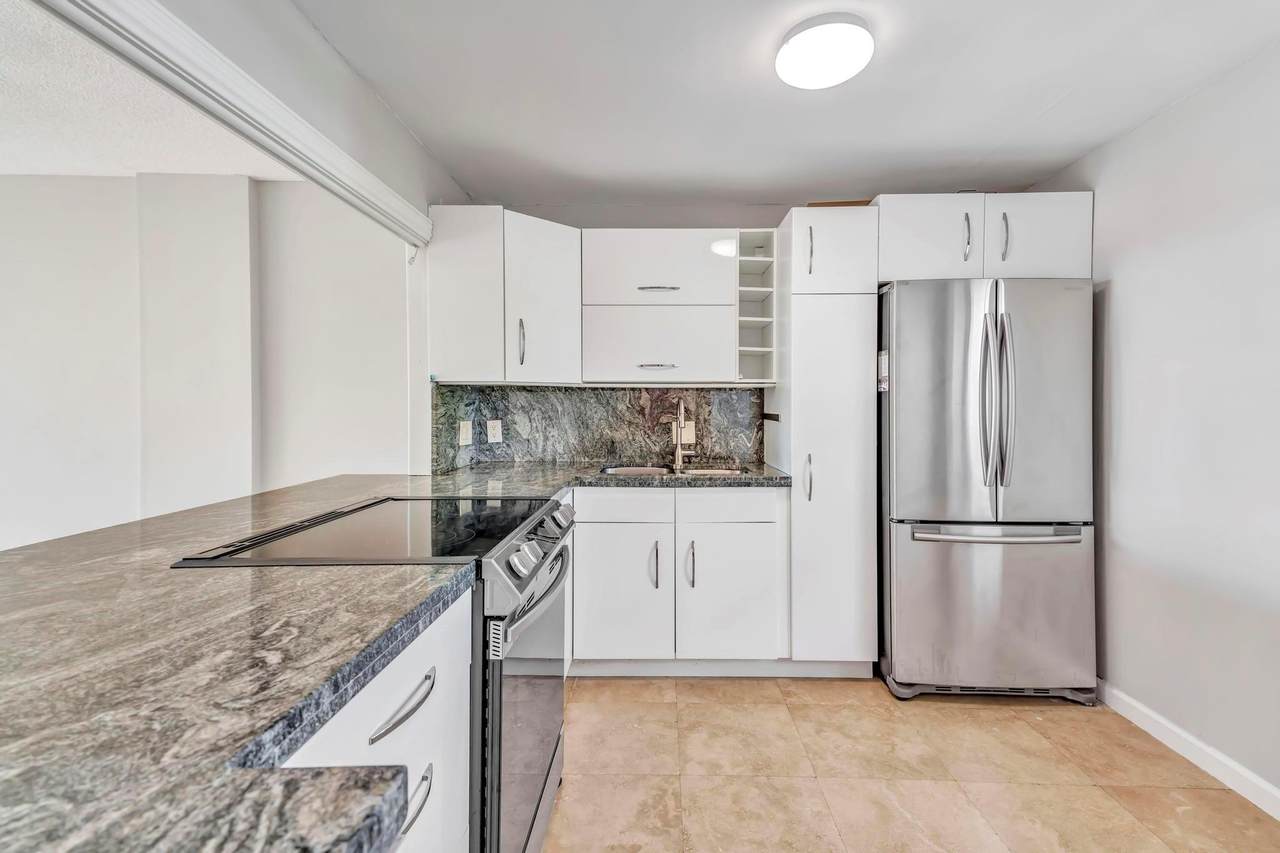 3199 Ocean Dr - Photo 1