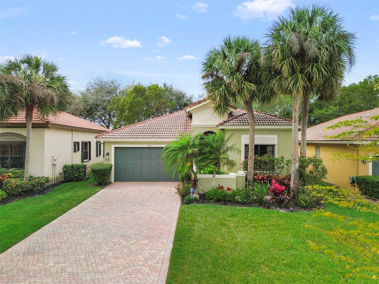 9744 Isles Cay - Photo 1