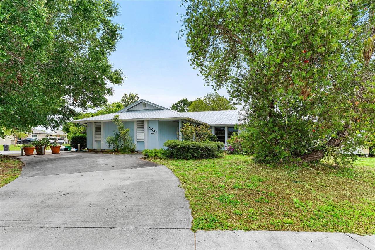 2041 Floresta Dr - Photo 1