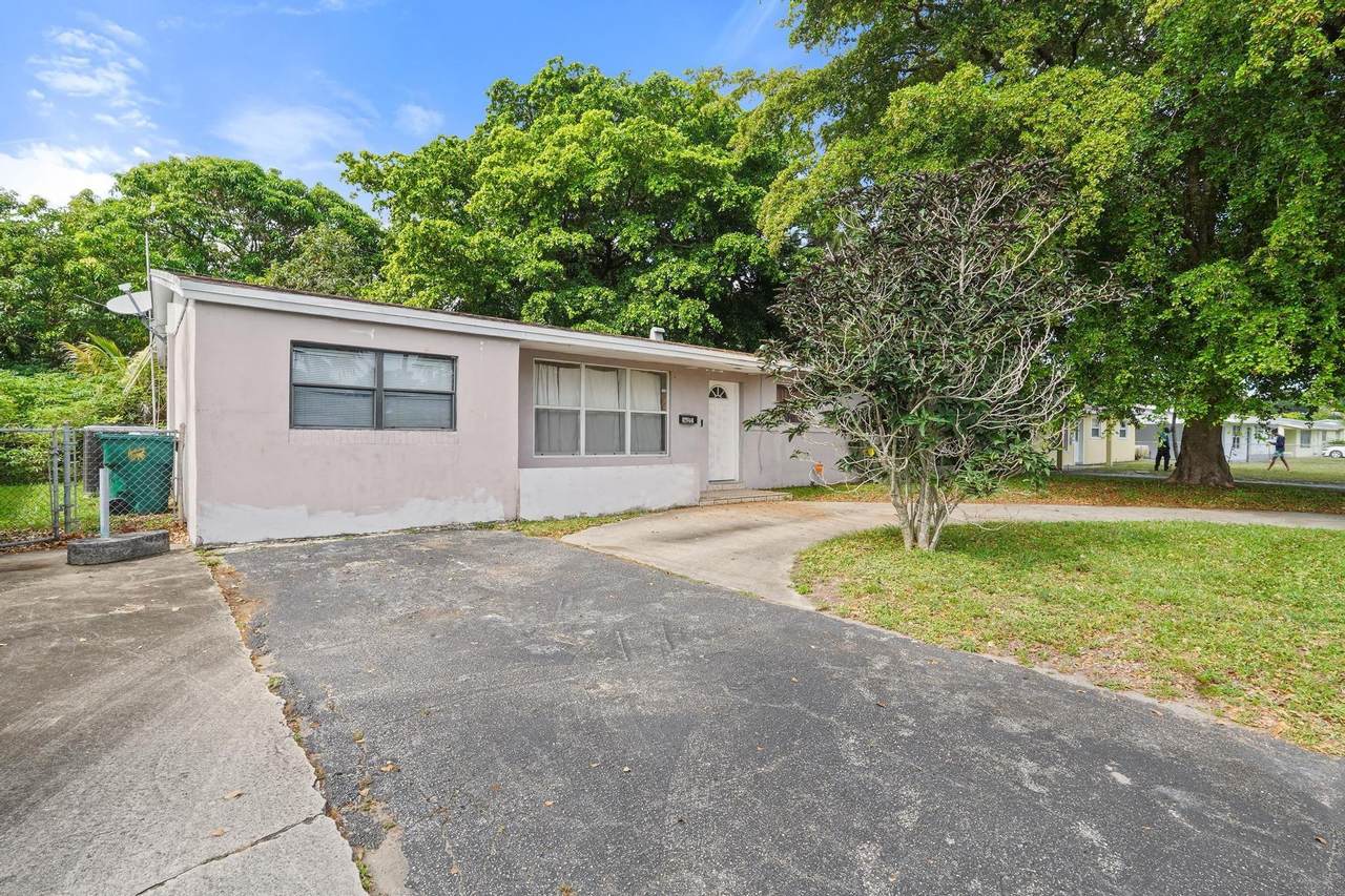 3621 6th Pl - Photo 1