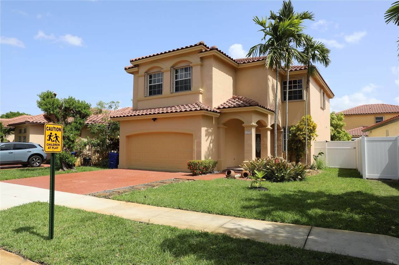 12770 53rd St - Photo 1
