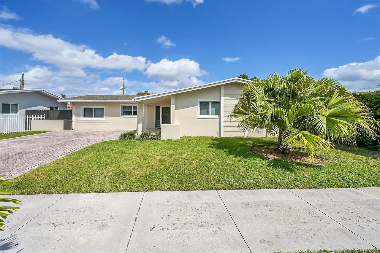 521 40th Ct - Photo 1