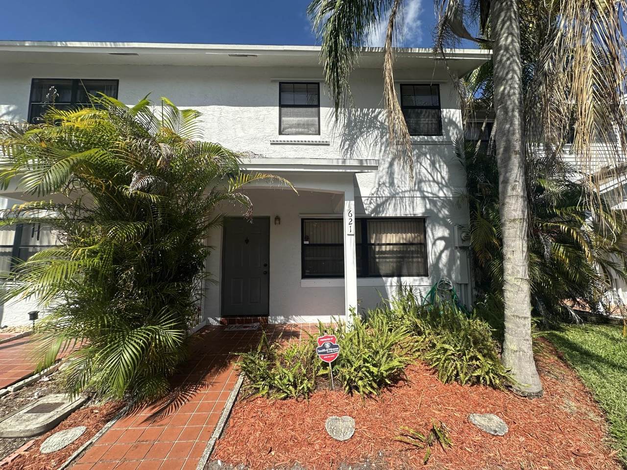 621 105th Way - Photo 1