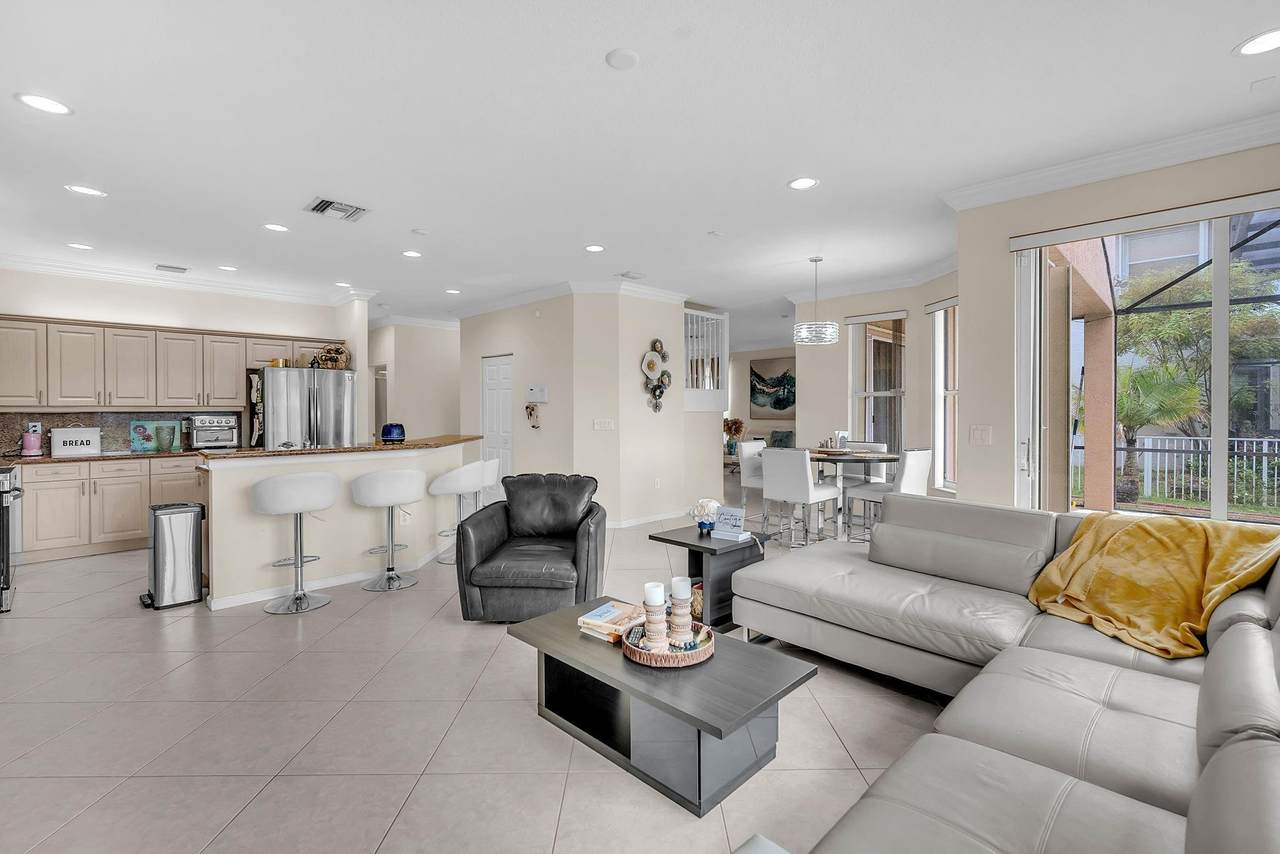 16389 31st St - Photo 1