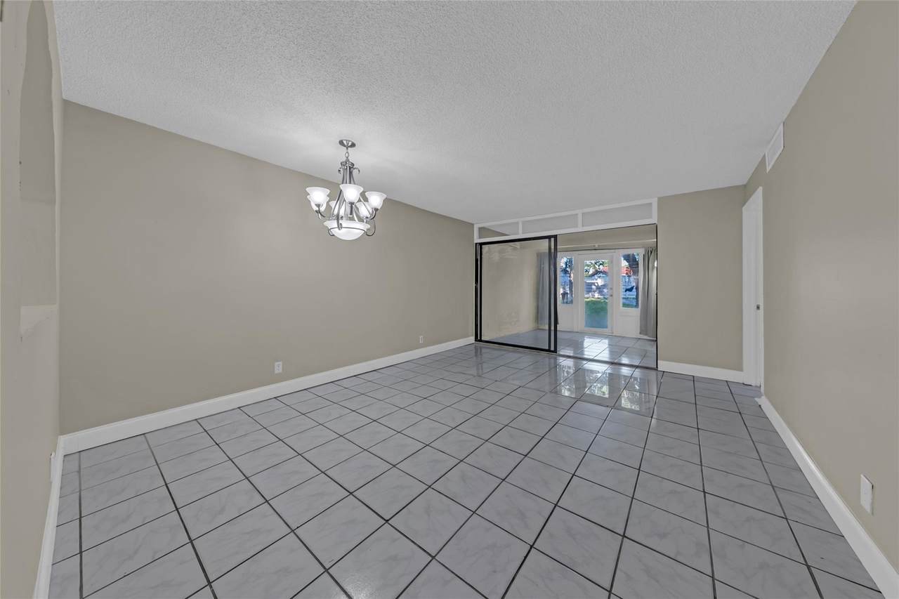 7830 33rd St - Photo 1