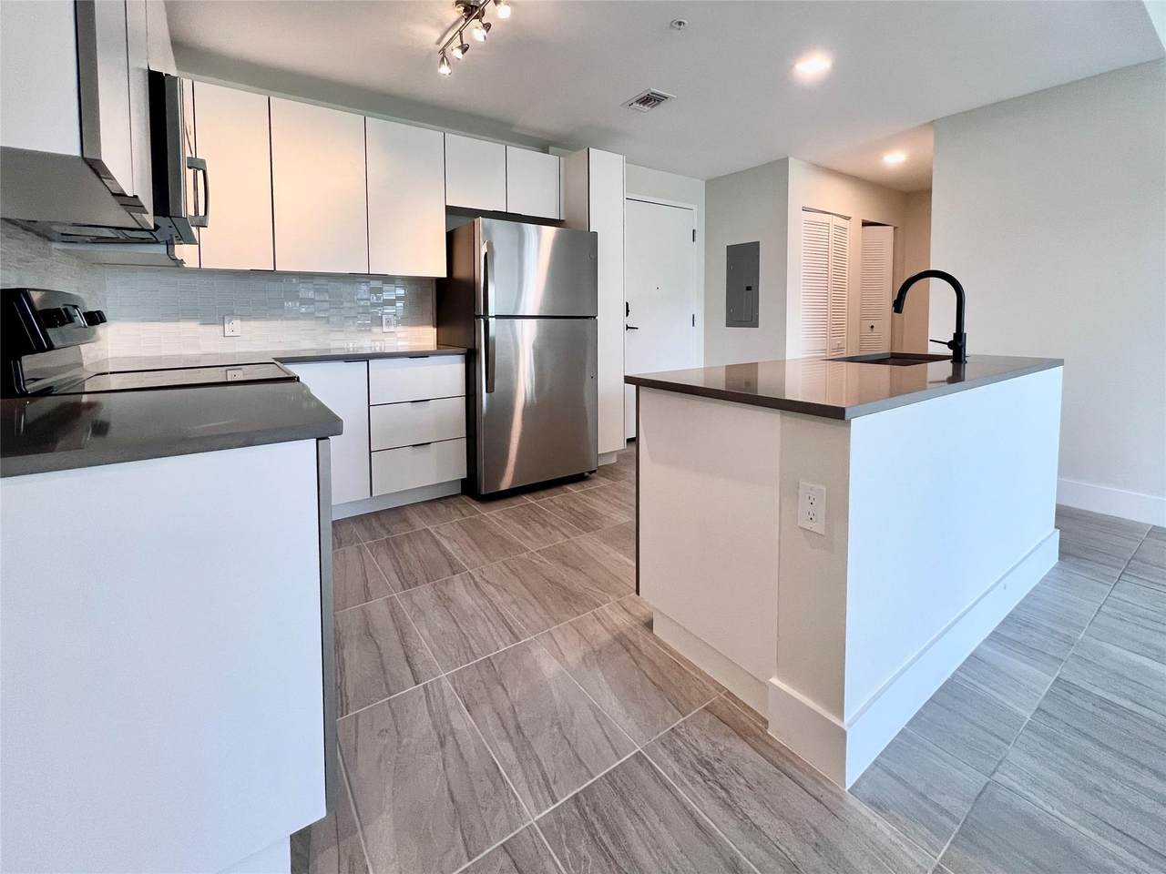 120 Compass Way - Photo 1