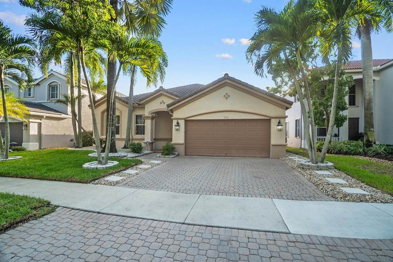 972 Lavender Cir - Photo 1