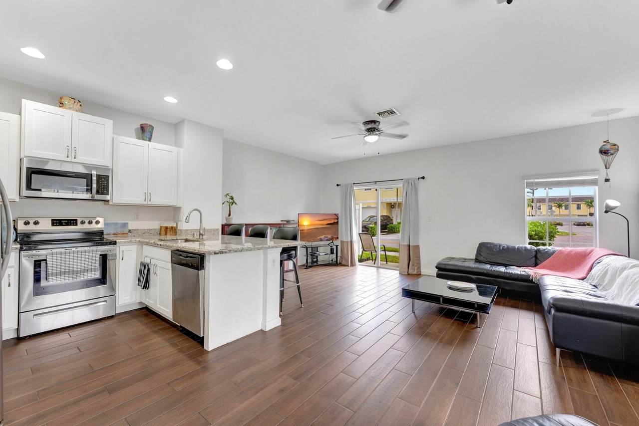 4029 11th St - Photo 1