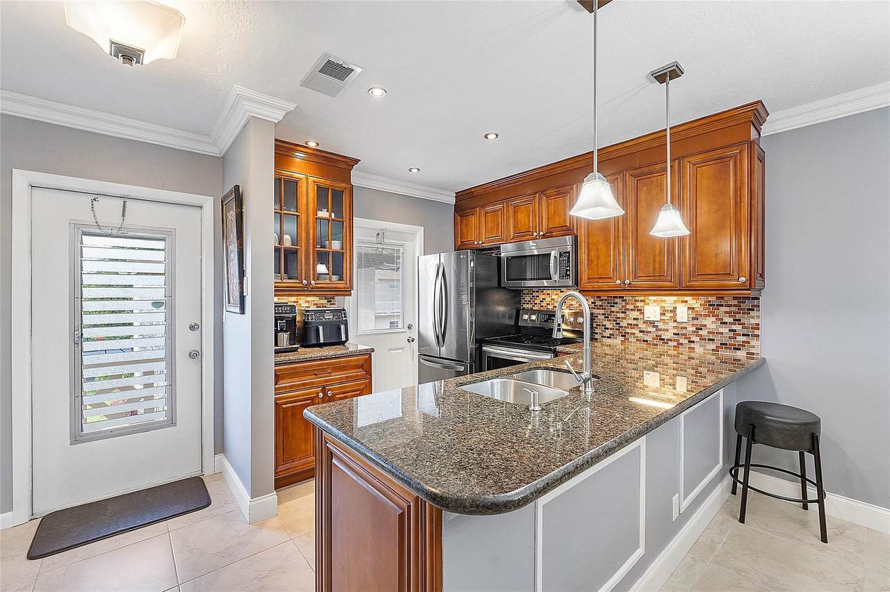 5051 Oakland Park Blvd - Photo 1