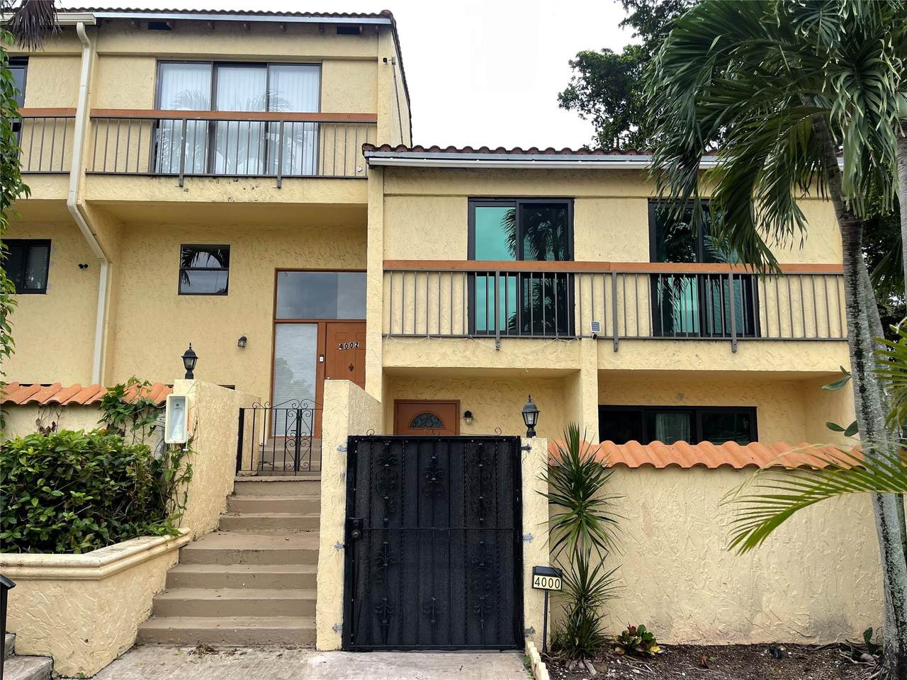 4000 Del Rio Way - Photo 1