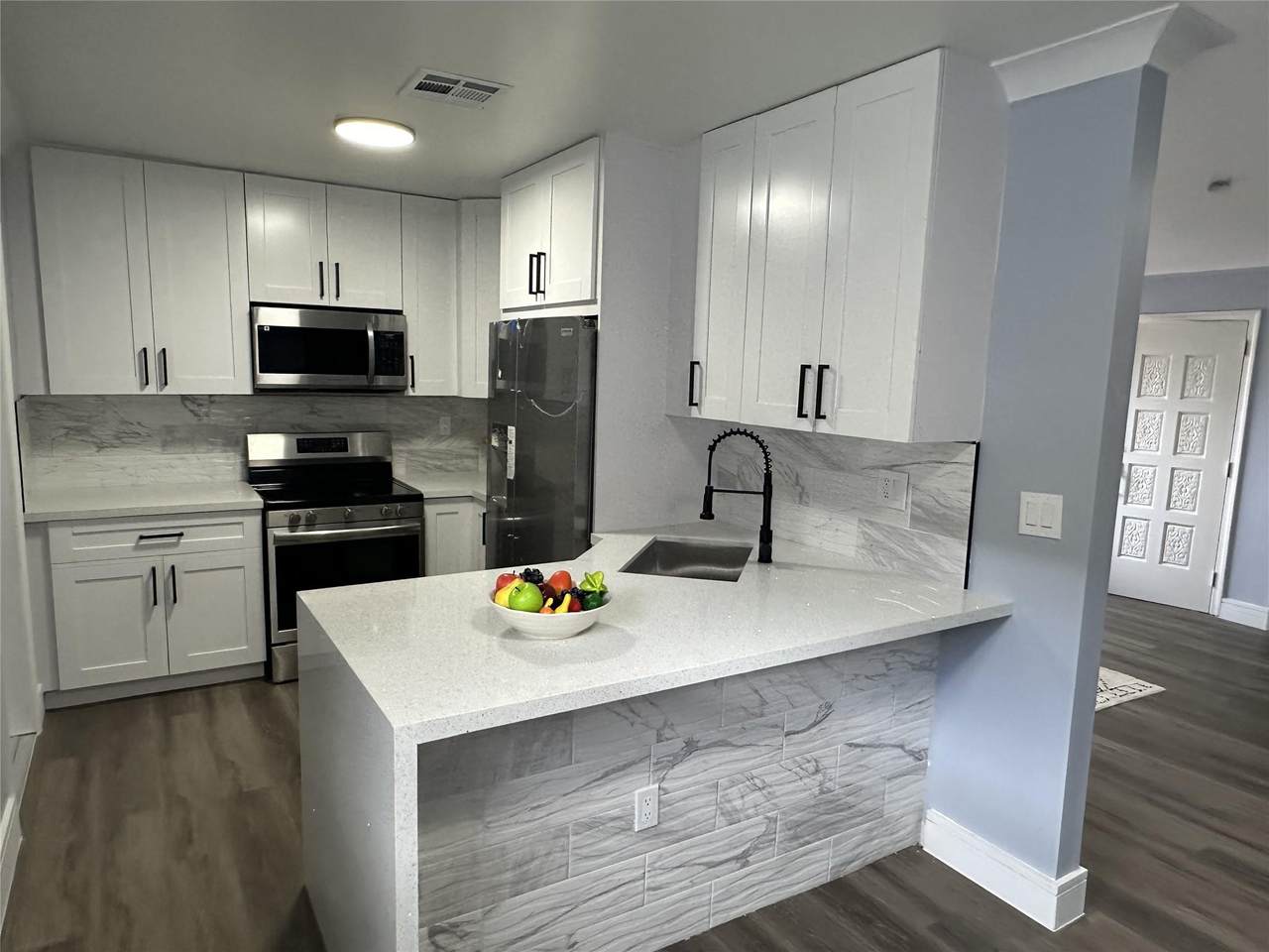 814 12th Pl - Photo 1