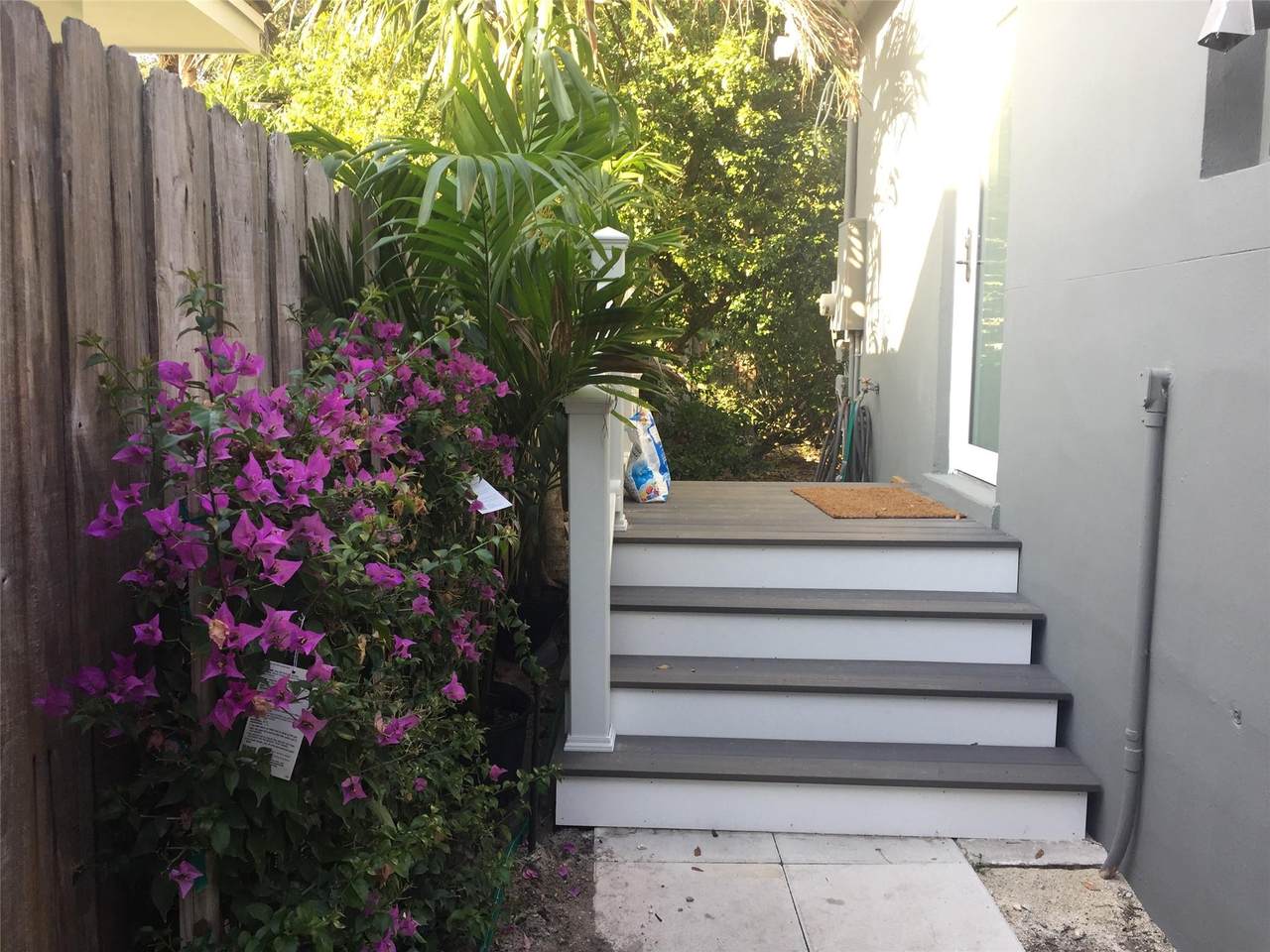 1307 18th Ct - Photo 1