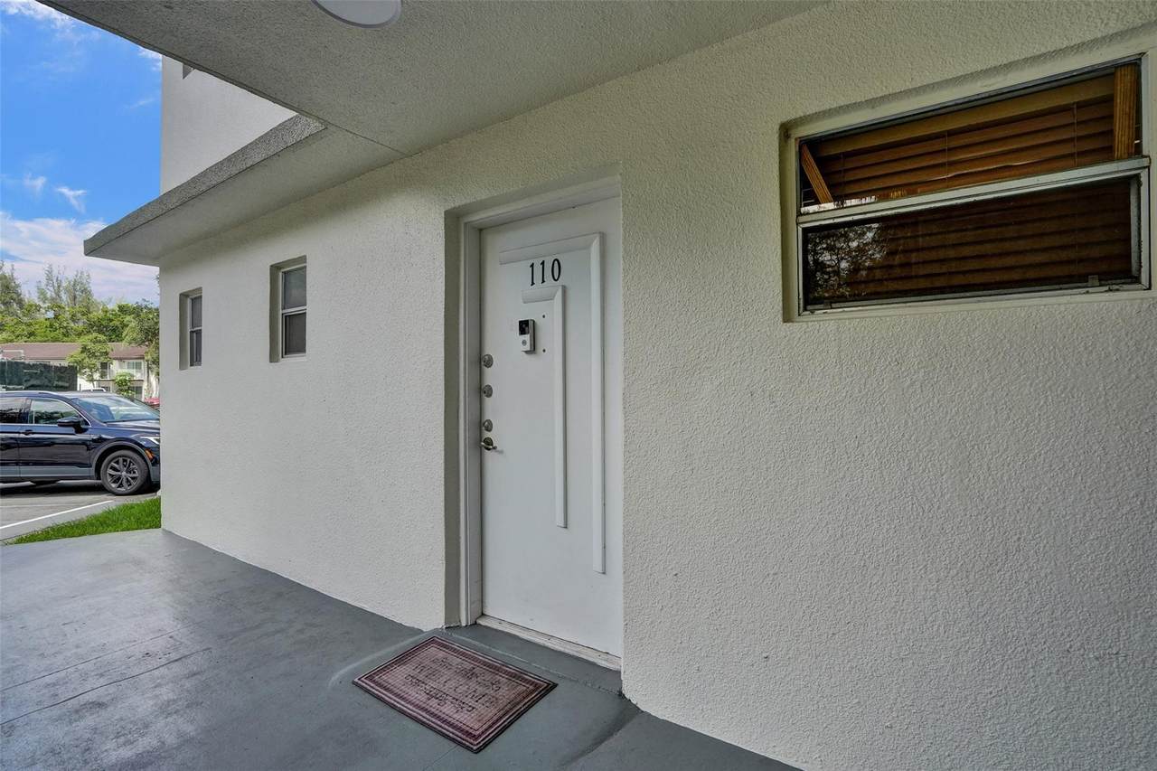 4235 University Dr - Photo 1