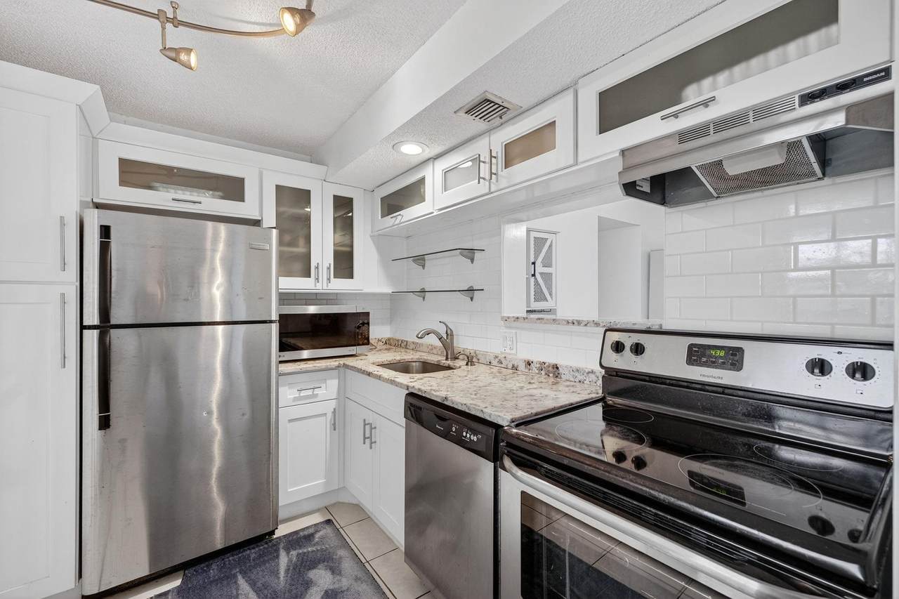 3300 Palm Aire Dr - Photo 1