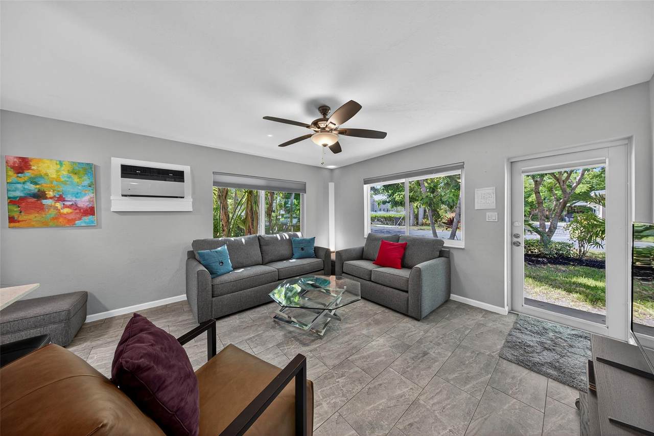 305 15th Street - Photo 1