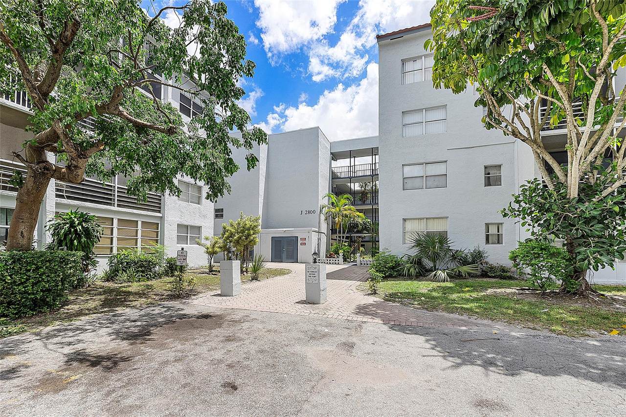 2800 Somerset Drive - Photo 1