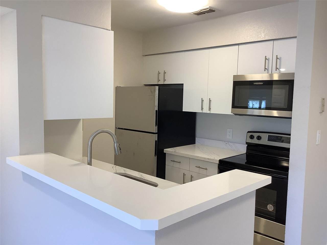 2926 University Drive - Photo 1