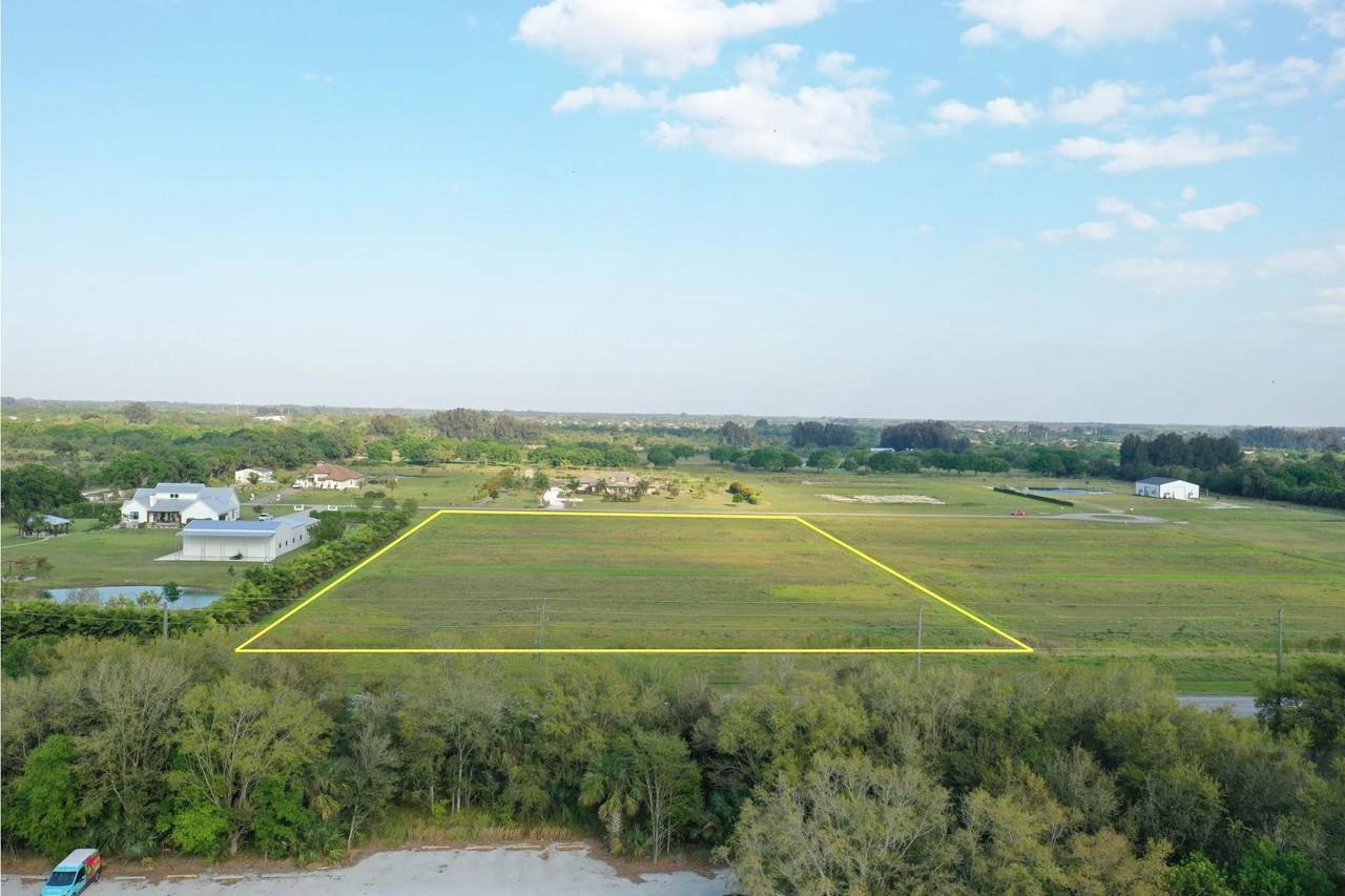 555 65th Avenue Sw - Photo 1