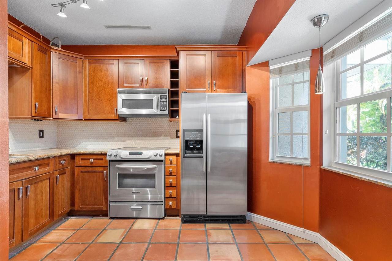 610 14th Ct - Photo 1