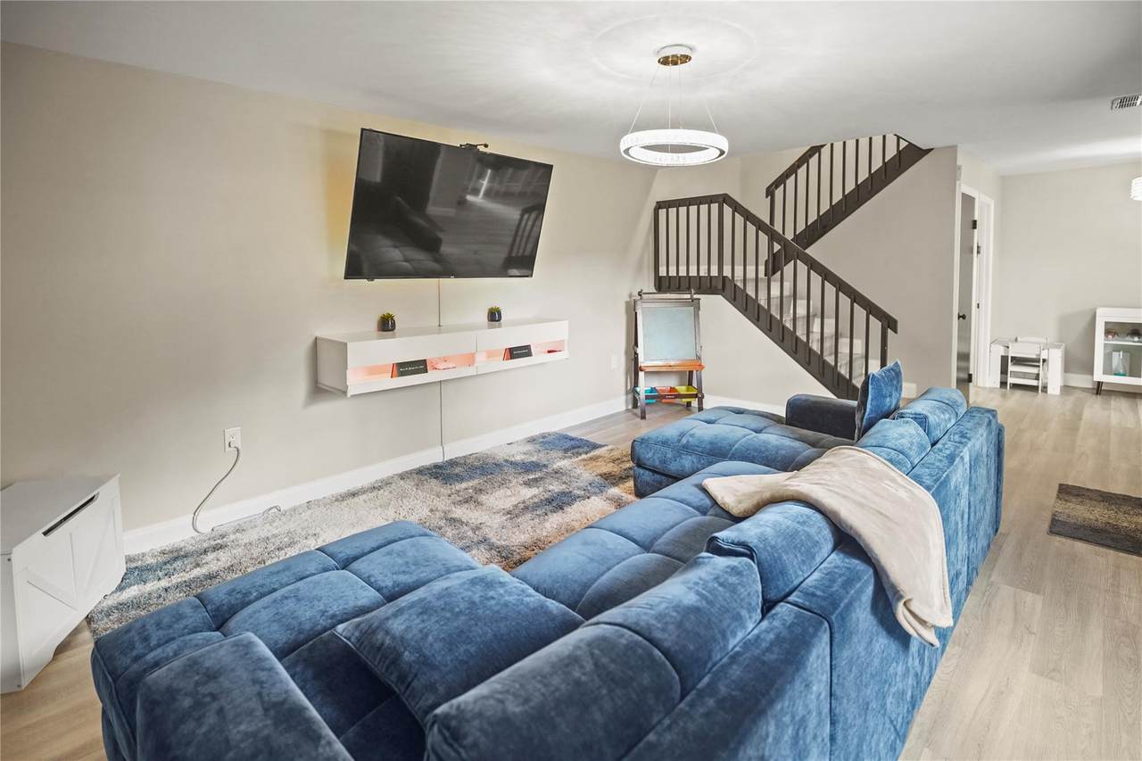 9104 19th Pl - Photo 1