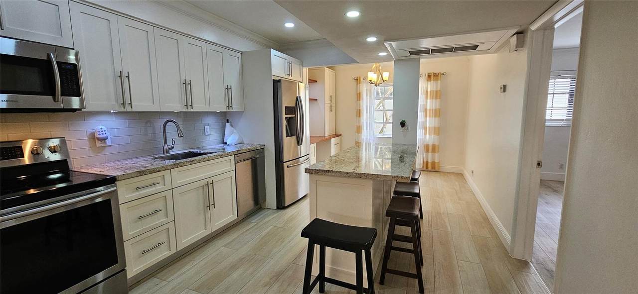 917 16th Ave   #6 - Photo 1