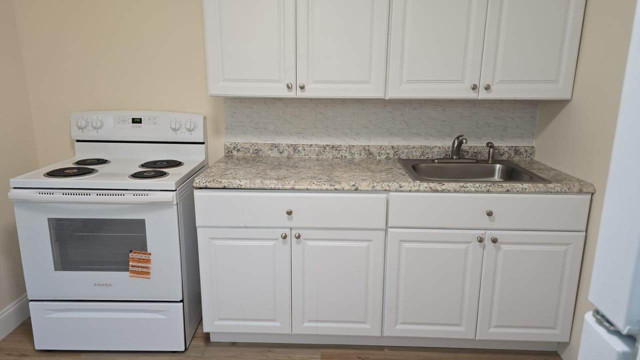 512 27th St - Photo 1