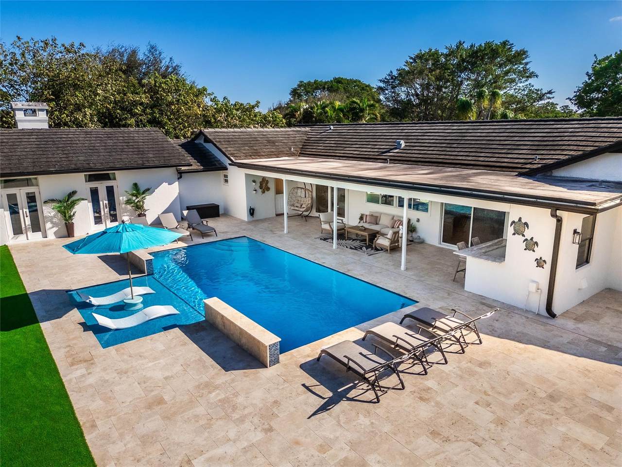 3127 Sherwood Blvd - Photo 1