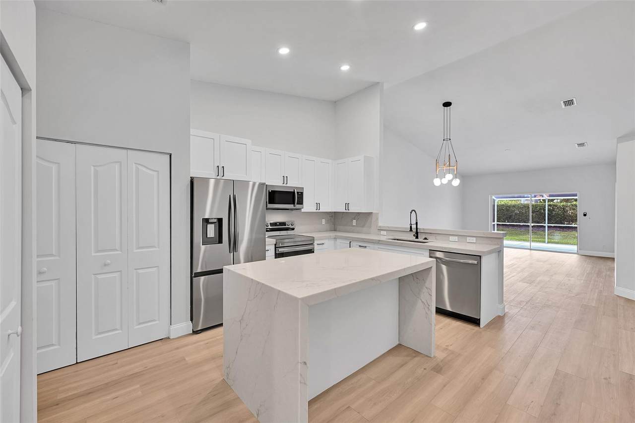 8402 Logia Cir - Photo 1