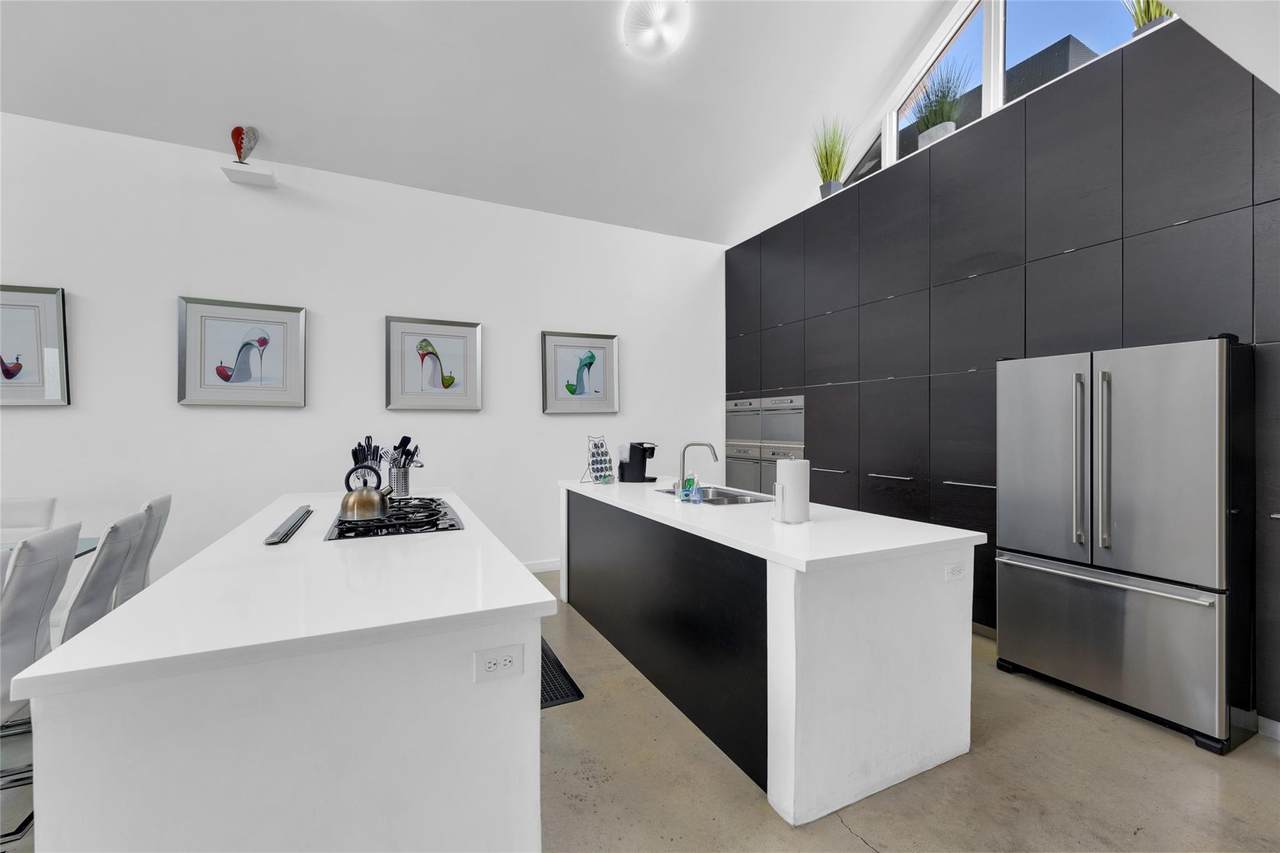 303 9th St - Photo 1